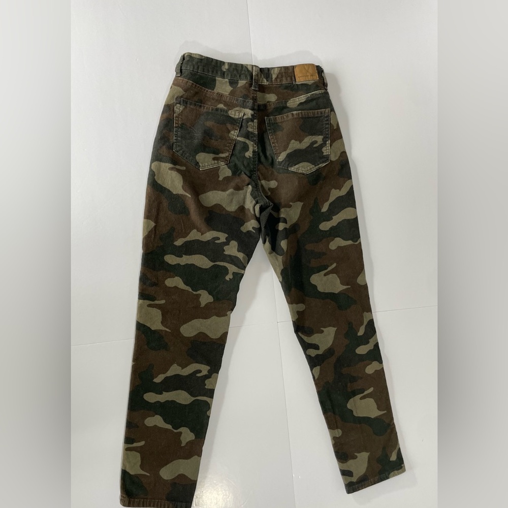AMERICAN EAGLE Green Camo Corduroy Pants Size 2 Straight Leg